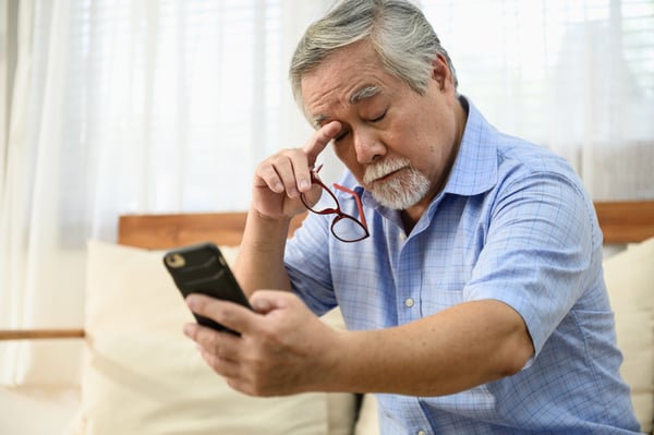 senior-Asian-man-eye-problem